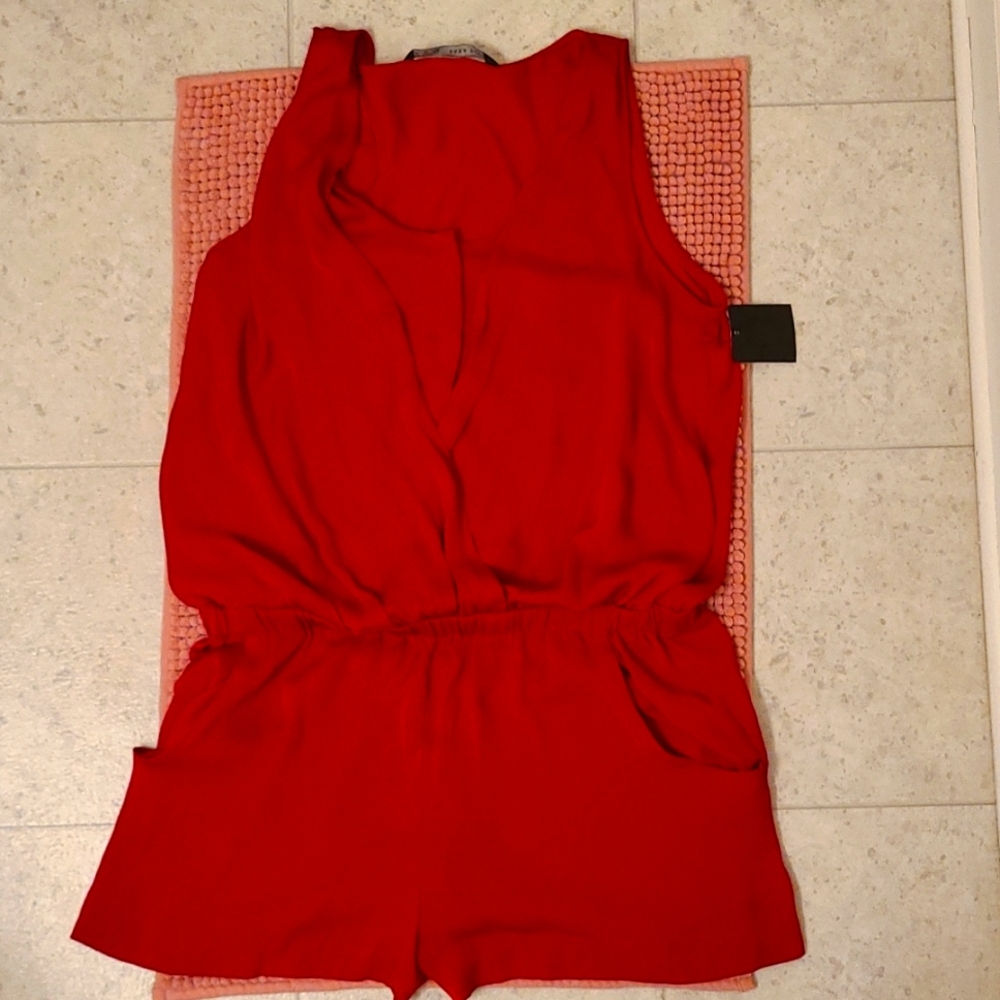 NWT, Zara Romper with pockets, Red, size Large